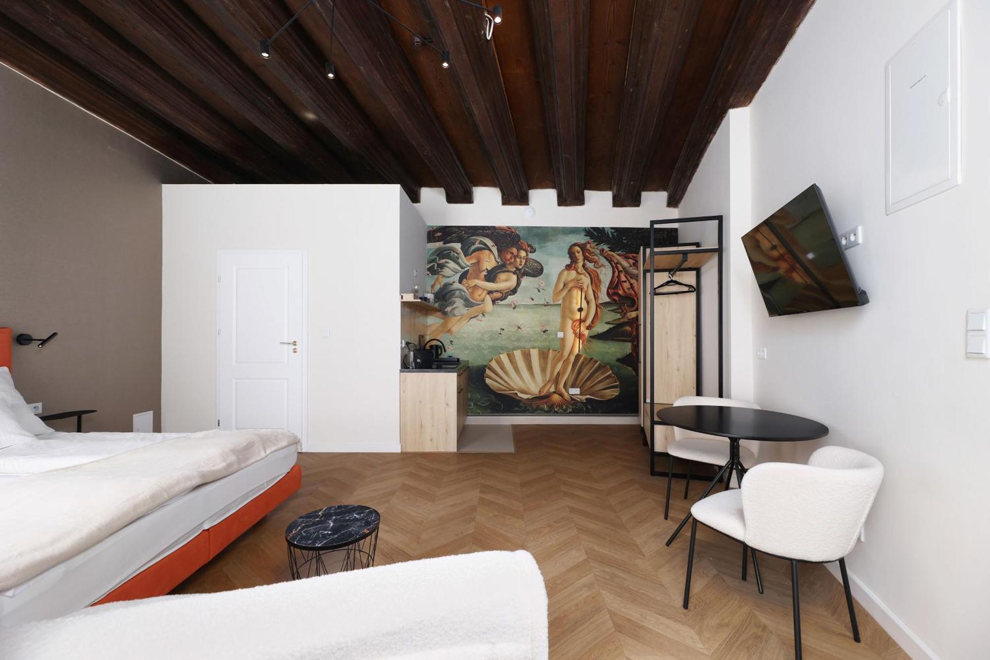 Deluxe Studio