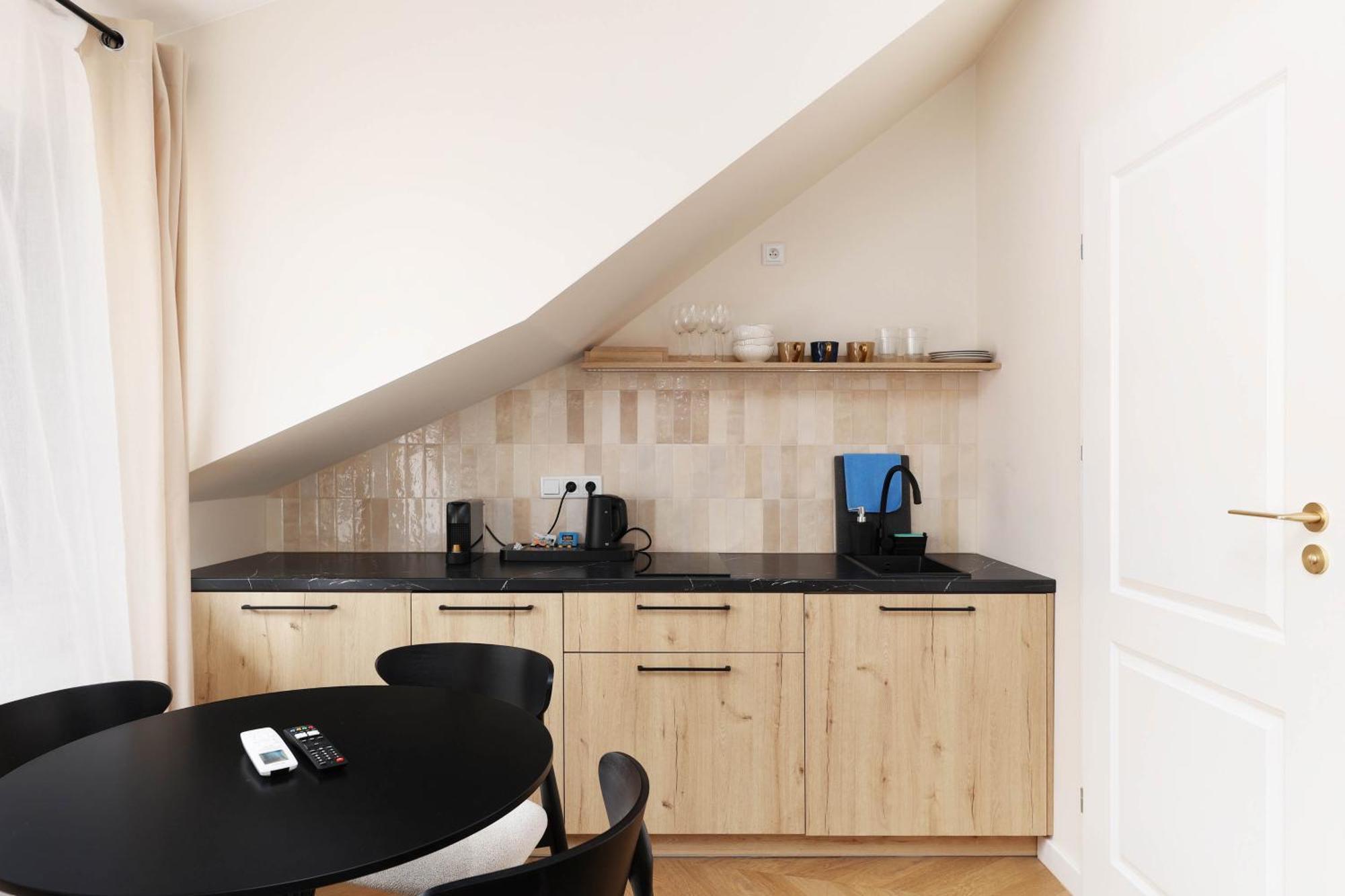 Deluxe One-Bedroom Apartment